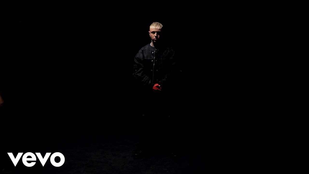 MEZZE VERITÀ Lyrics