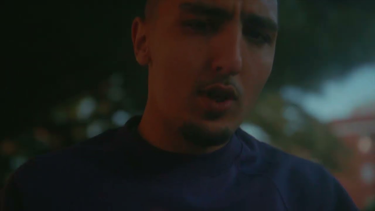 ALGO MUY RARO Lyrics In English Translation