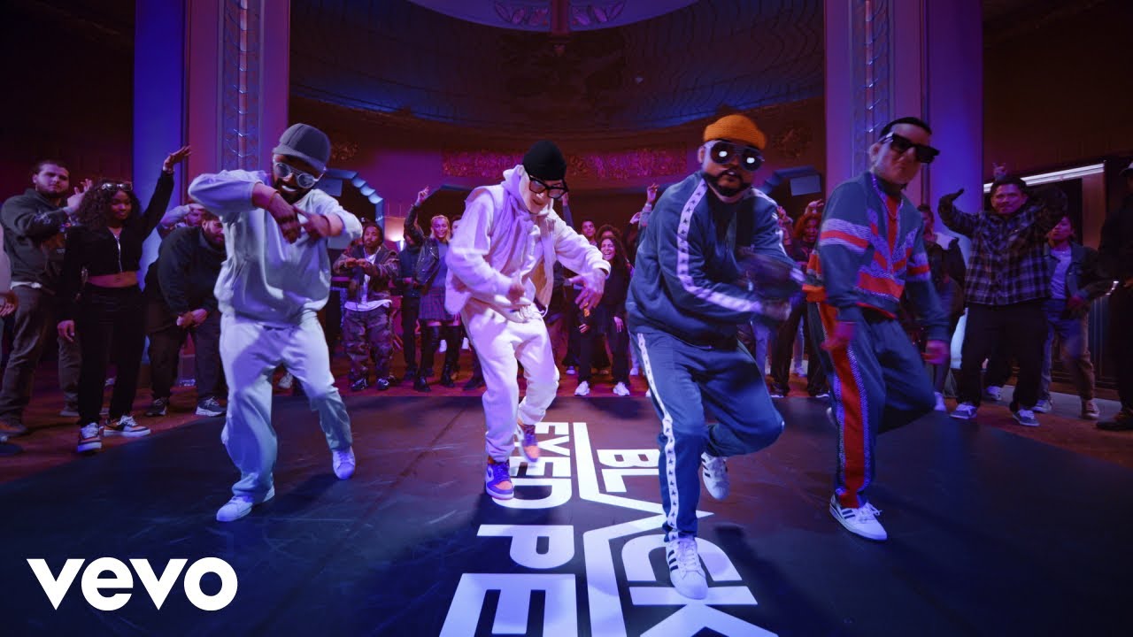 BAILAR CONTIGO Lyrics In English Translation