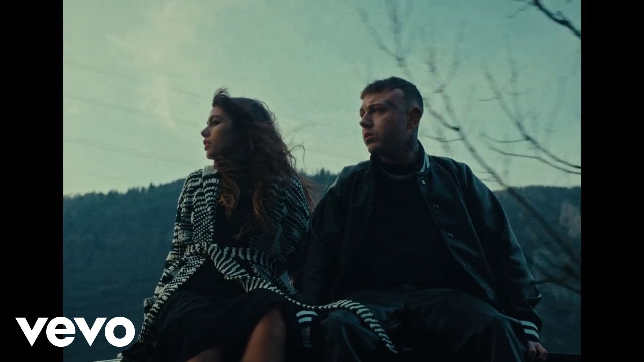 CENERE Lyrics