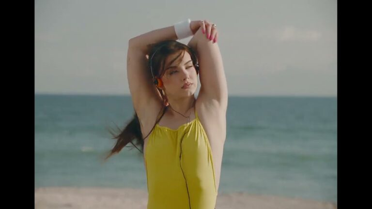CUANDO BAJE EL SOL Lyrics In English Translation