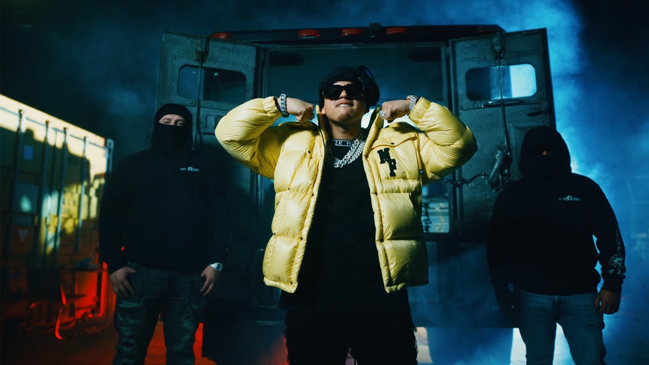 EXCESOS Lyrics In English Translation|