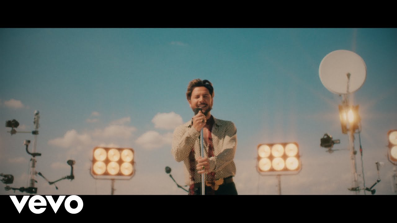Hasta Por La Mañana Lyrics In English Translation