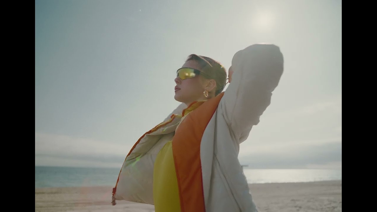 INTRO PLAYA SATURNO Lyrics In English Translation