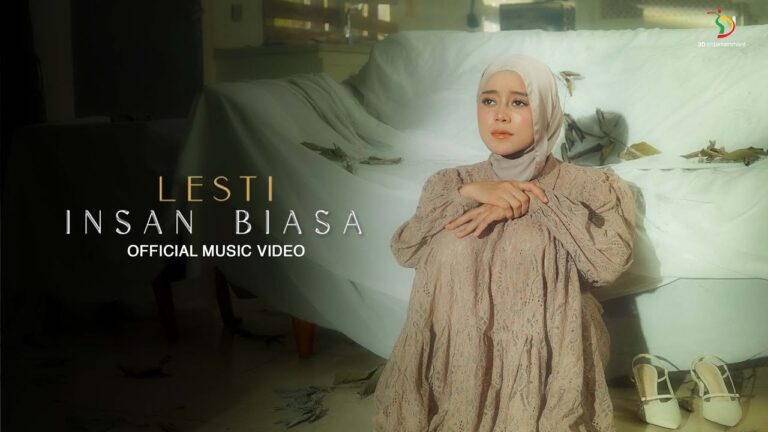 Insan Biasa Lyrics In English Translation