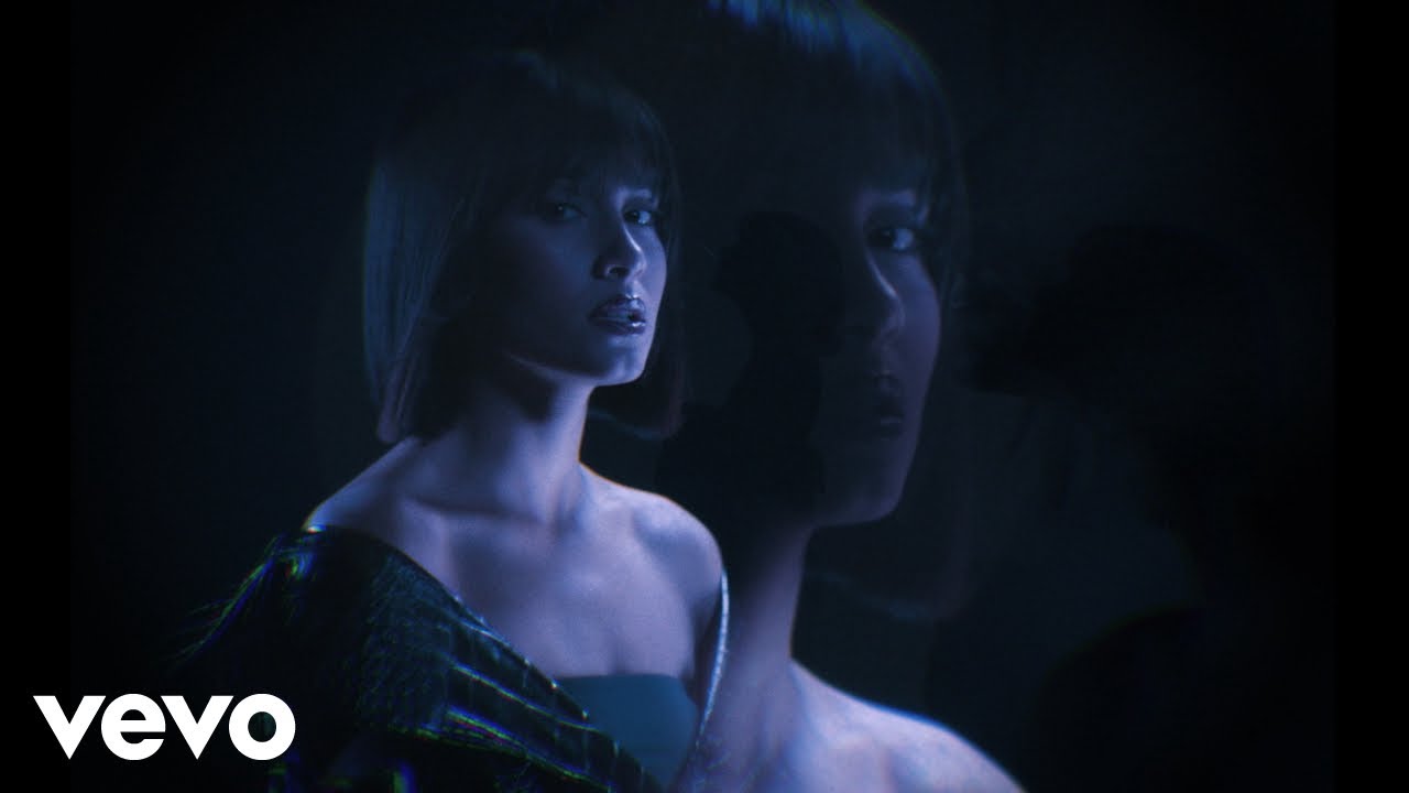 Luna Lyrics In English Translation|