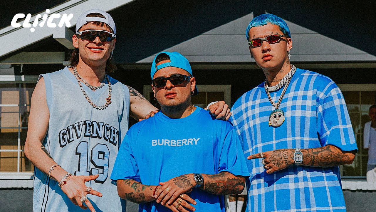 OJOS AZULES Lyrics In English Translation|