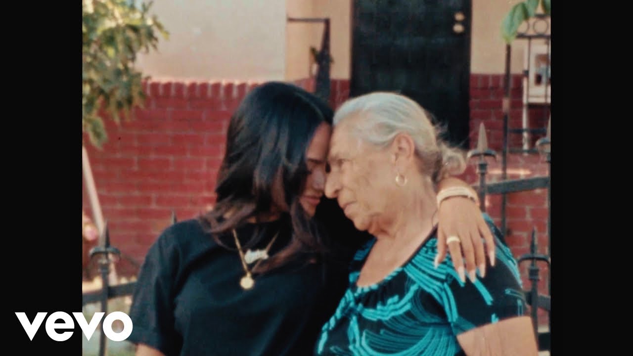 QUERIDO ABUELO Lyrics In English Translation|