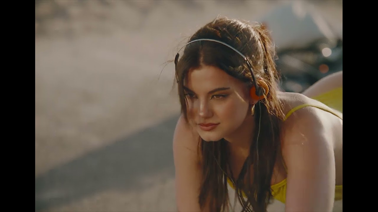SI TE PEGAS Lyrics In English Translation