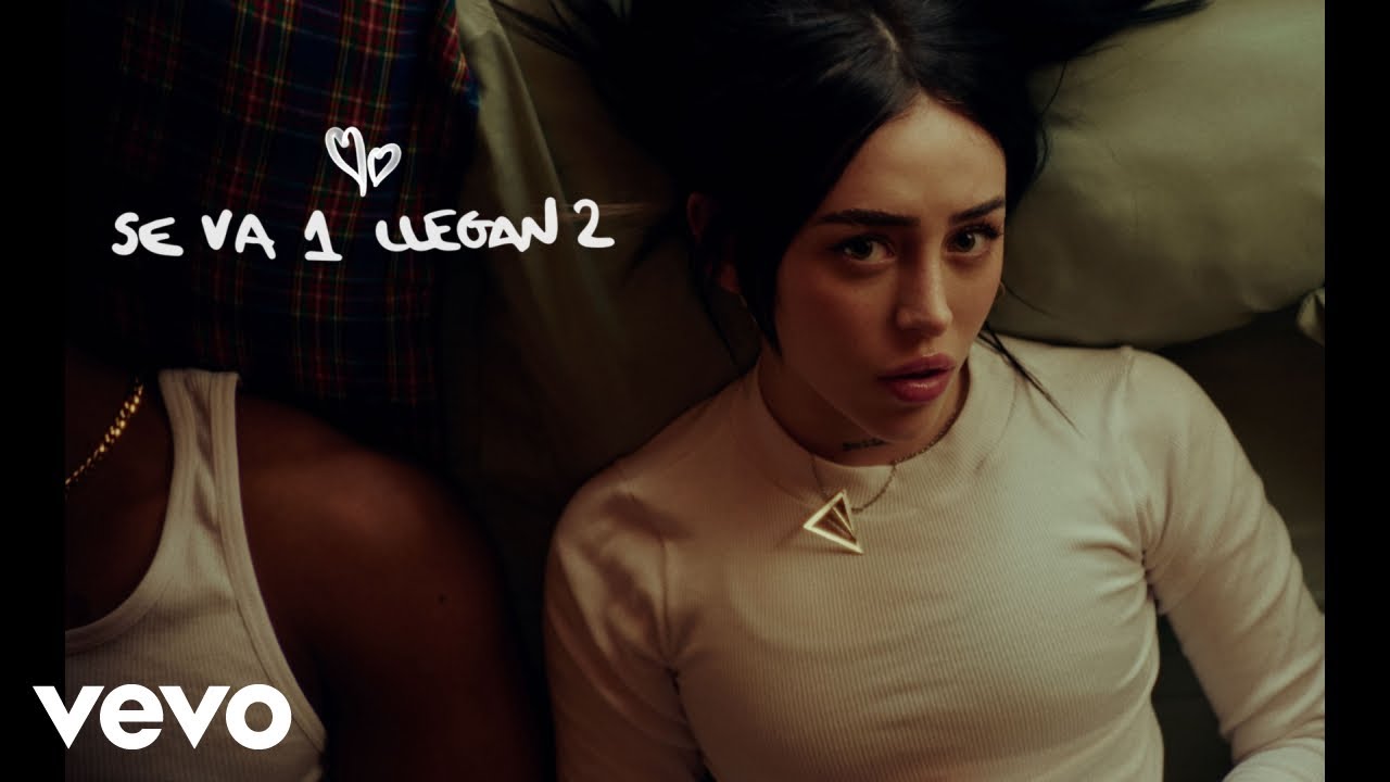 Se Va 1 Llegan 2 Lyrics In English Translation