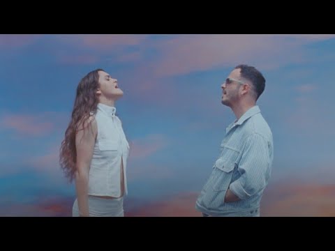 Sexo en la playa Lyrics In English Translation