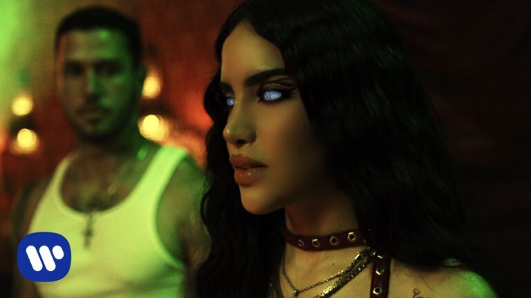 TE CAMBIE POR EL Lyrics In English Translation|