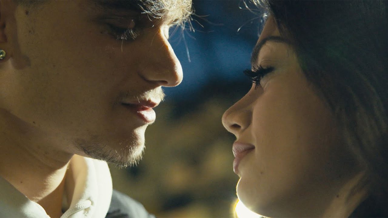 L’ULTIMA POESIA Lyrics