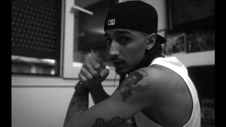 Miez A Via Lyrics