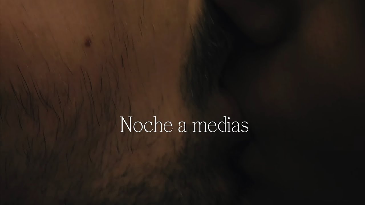Noches a medias Lyrics In English Translation
