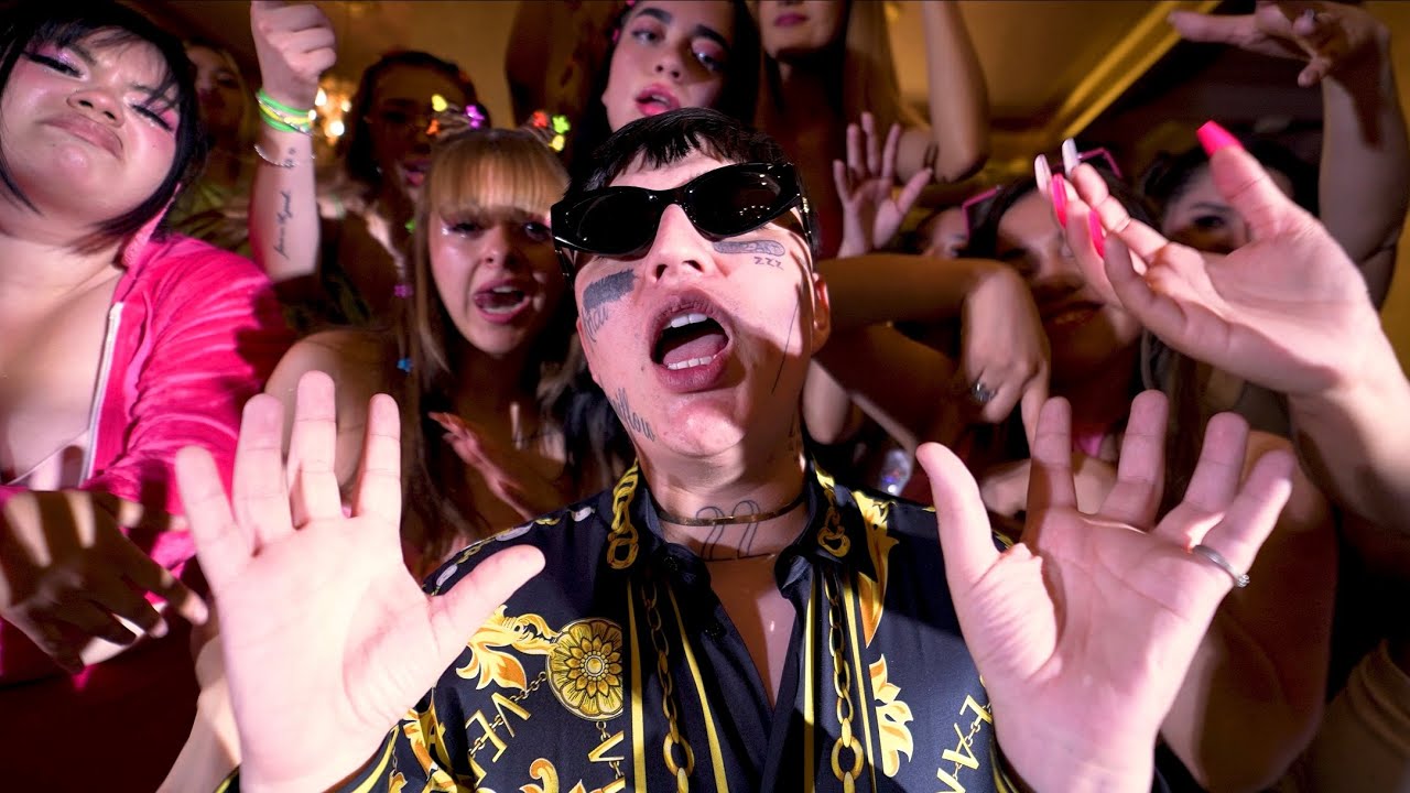 PERREANDO MACHN Lyrics In English Translation