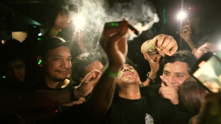 ROLLIE Lyrics