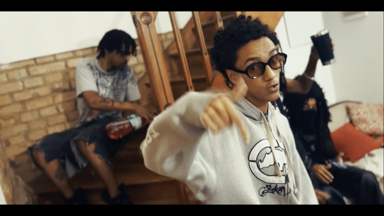 VALDERRAMA Lyrics