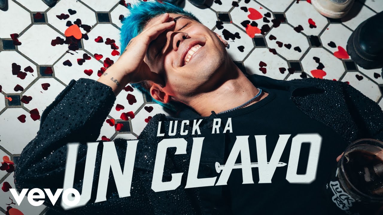 UN CLAVO Lyrics